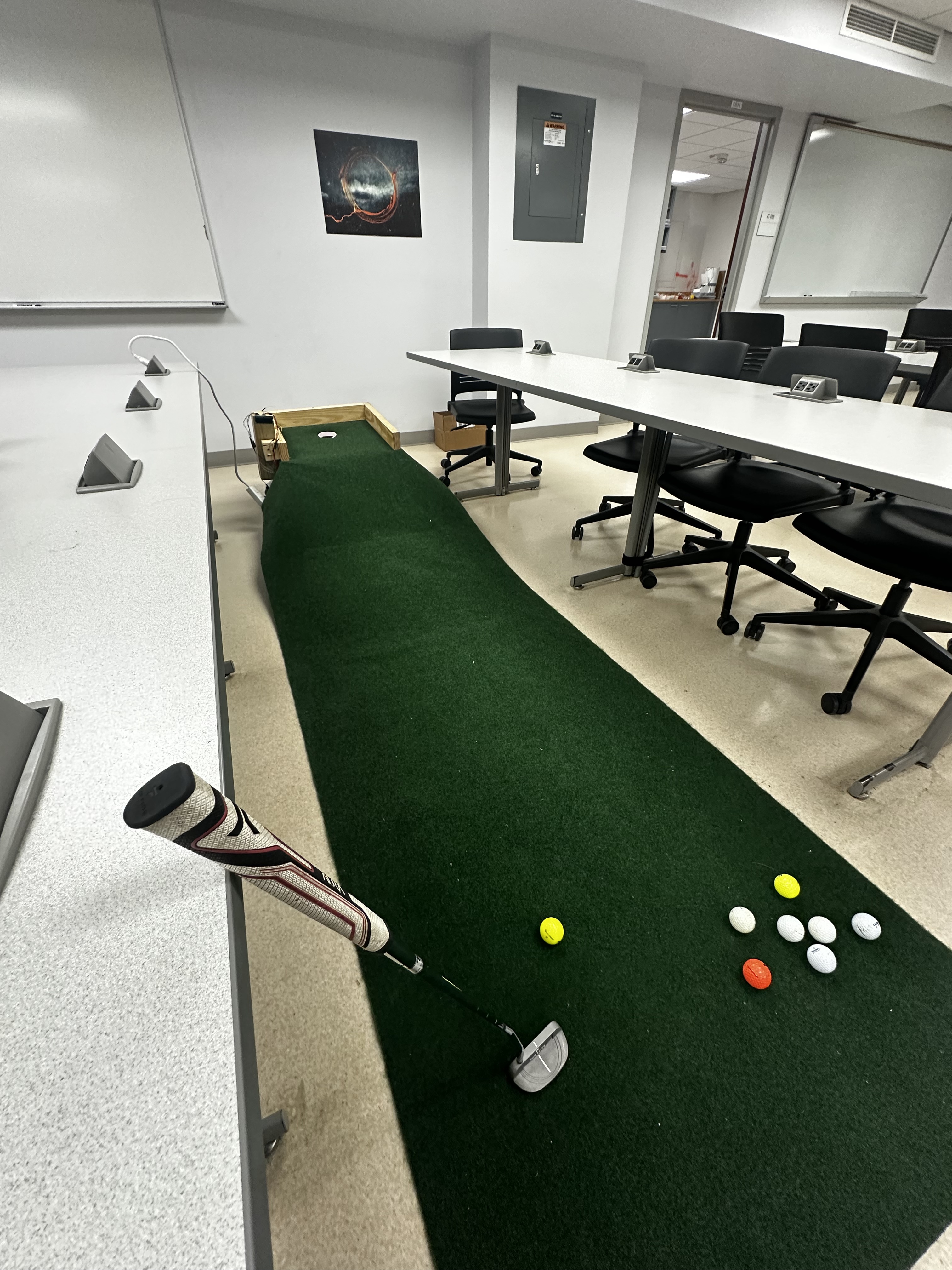 Smart Minigolf putting green with rotating hole